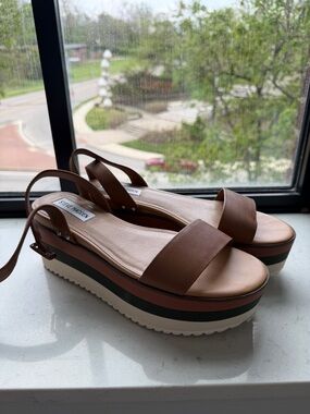 Steve Madden Brown and Black Platform Sandals